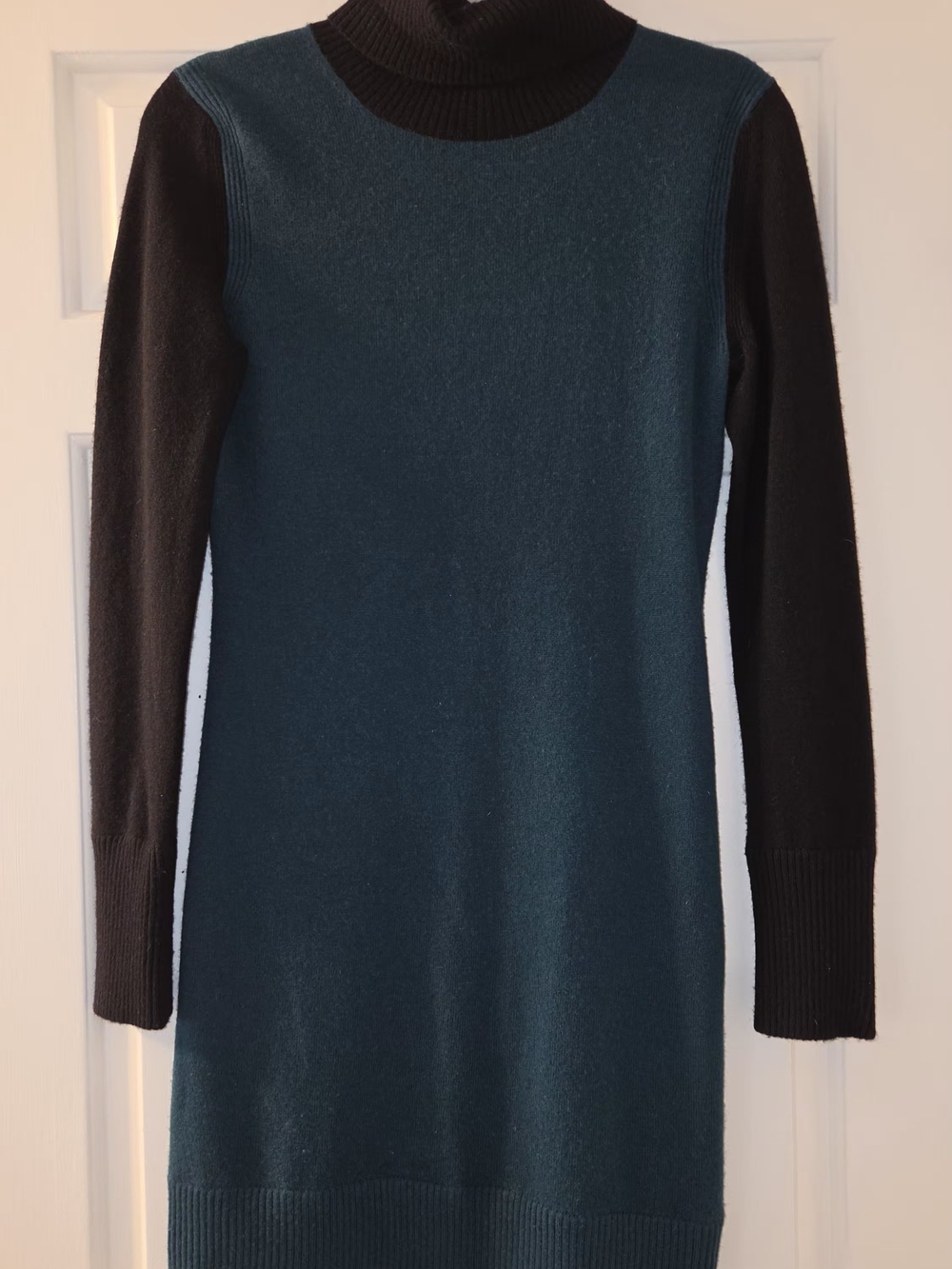 AQUA 100% Cashmere Colorblock Turtleneck Sweater Dress Teal Green & Black Small